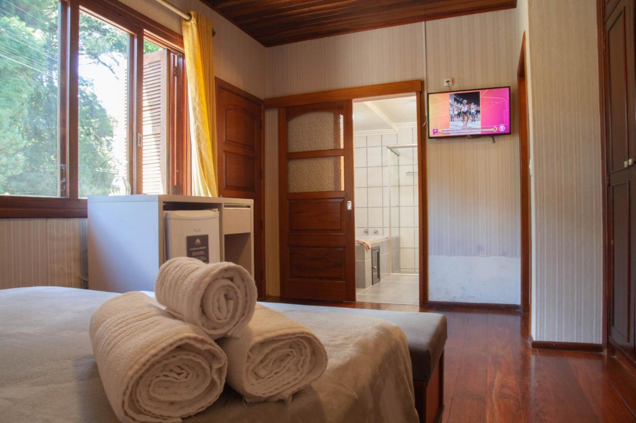 Hospedagem Vila Suica Hotel Грамаду Екстериор снимка